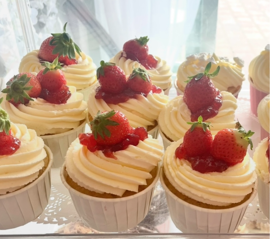 Vanilla & Strawberry Jam Cupcake