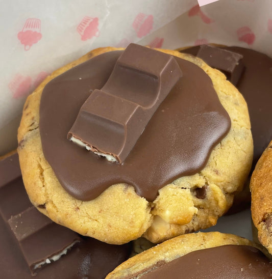 Kinder & Nutella Stuffed Chunky Cookie